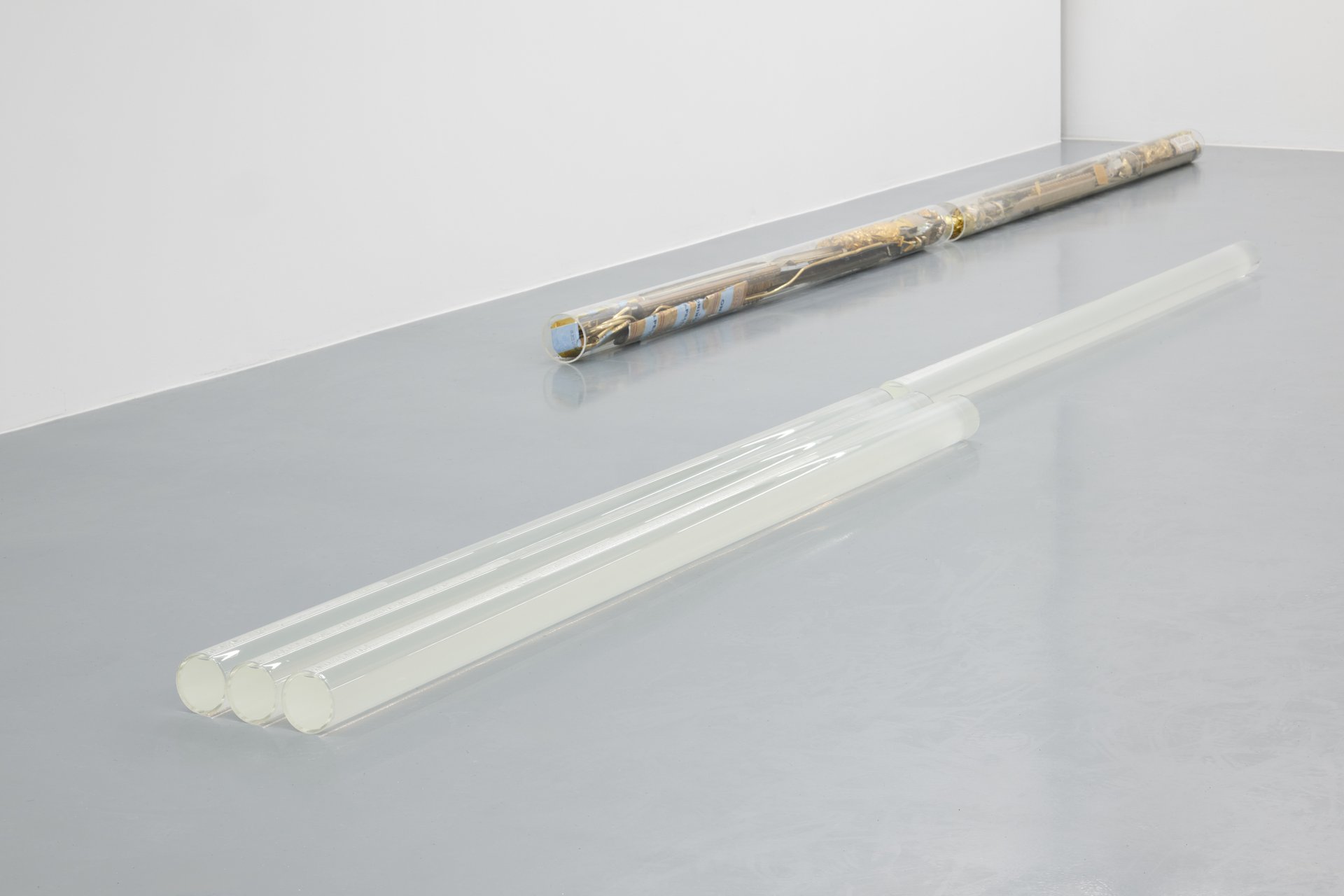 Gianna Surangkanjanajai, Untitled, 2023, six plexiglass cylinders, craft glue, each 8 x 200 x 8 cm; Untitled, 2022, two plexiglass cylinders, found objects, each 10 x 184 x 10 cm.