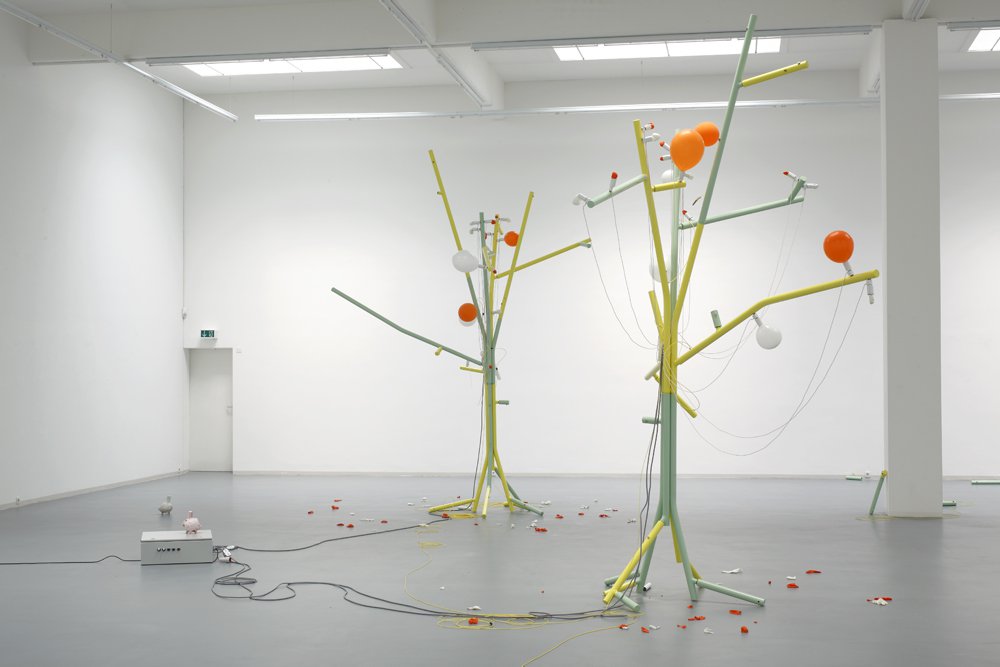 Andreas Zybach, Installation view, Bonner Kunstverein, 2011. Photo: Simon Vogel