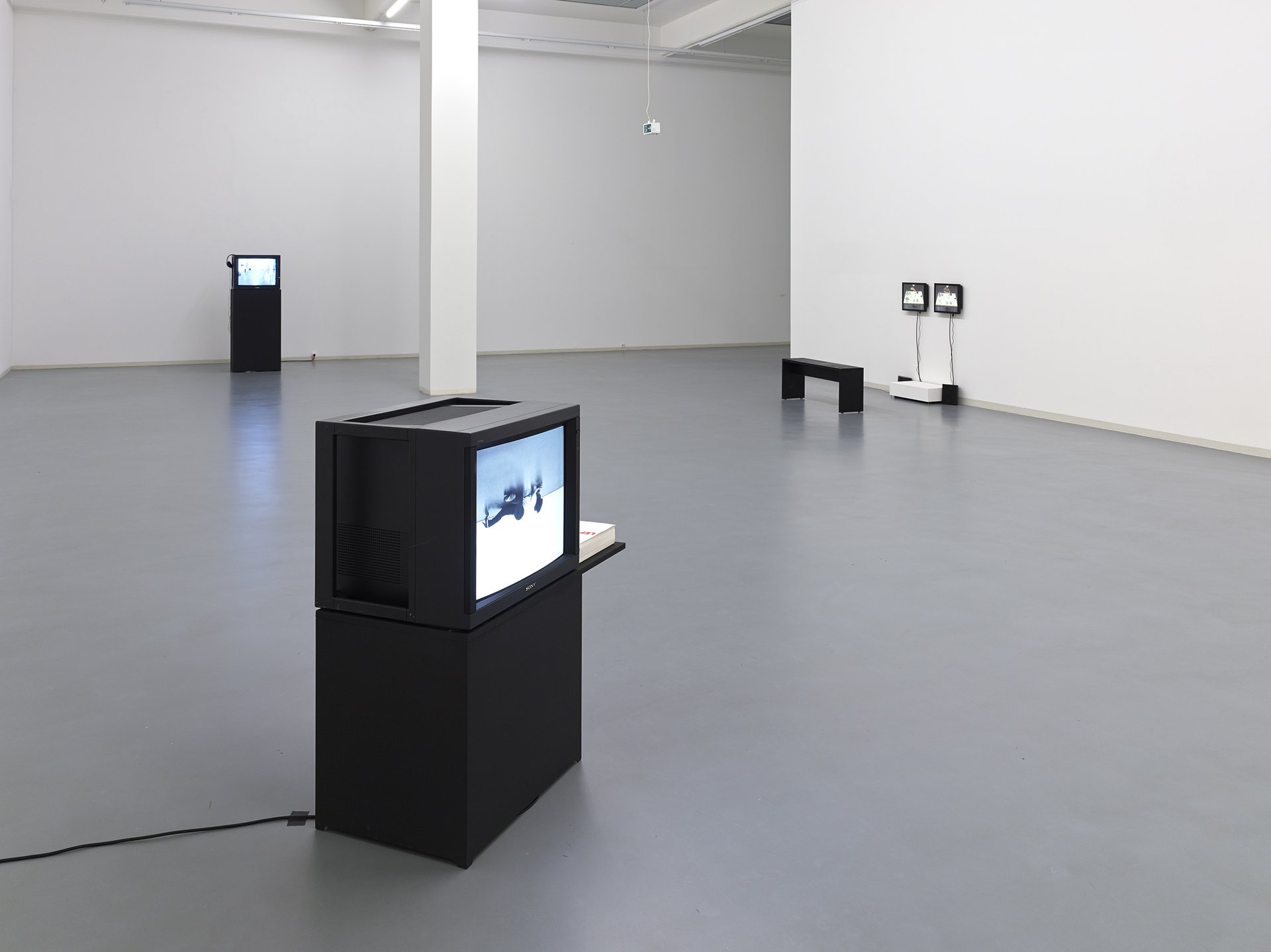Alexandra Bachzetsis, installation view, 2014, Bonner Kunstverein. Courtesy the artist. Photo: Simon Vogel