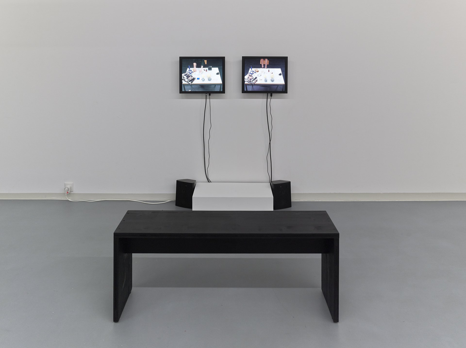 Alexandra Bachzetsis, Rehearsal (ongoing), installation view, 2014, Bonner Kunstverein, Courtesy the artist. Photo: Simon Vogel