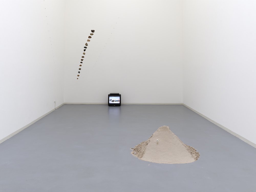 Evamaria Schaller, Installationsansicht, 2013, Bonner Kunstverein. Photo: Simon Vogel