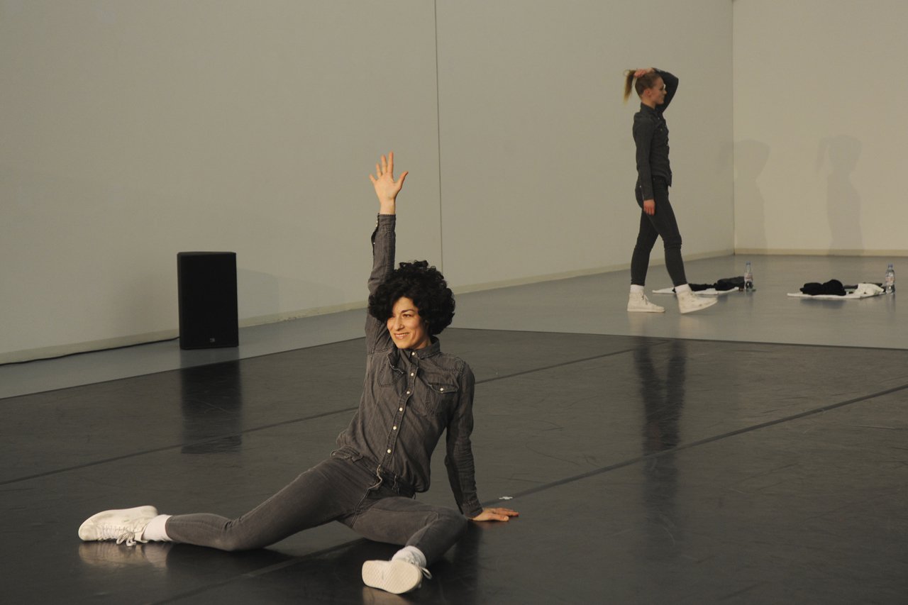 Alexandra Bachzetsis und Anne Pajunen, A Piece Danced Alone, 2014, Bonner Kunstverein, Courtesy die Künstlerin. Photo: Cynthia Rümerkorf