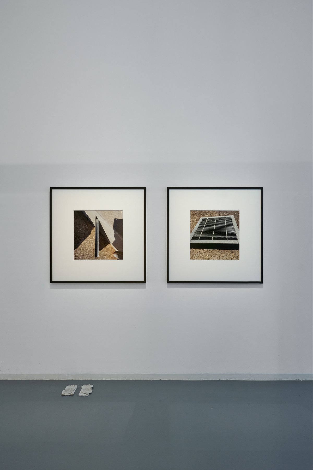 In the Shadows of Tall Necessities, Bonner Kunstverein, 2022. Ausstellungsansicht mit Yuu Takamizawa, Ohne Titel. Foto: Mareike Tocha.