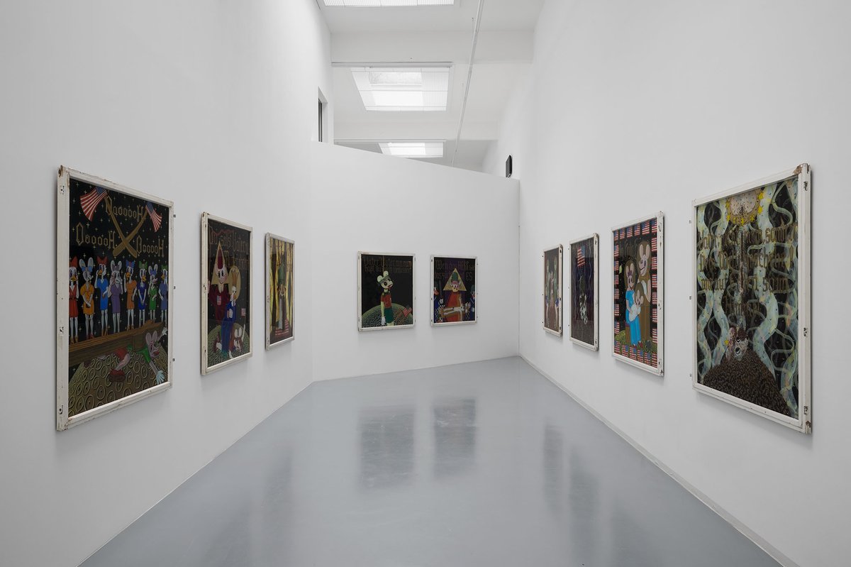 It is light, Bonner Kunstverein, 2024. Ausstellungsansicht mit Blalla W. Hallmann, OoooooH OooooH OooooH, Du sollst Vater u. Mutter ehren, Heinis Pflicht geh – Vaterland Endlich Hoch-Zeit auf dem Boden der westlichen Wertegemeinschaft, Vater, Vater, warum haßt Du mich verlassen!, Wen das HERR liebt, das züchtigt ES, Ecce – Homo, JA JA, heilig, heilig, heilig und Vater, nicht mein, sondern Dein Willi geschehe! Wie auf Erden so im Himmel. Foto: Mareike Tocha.