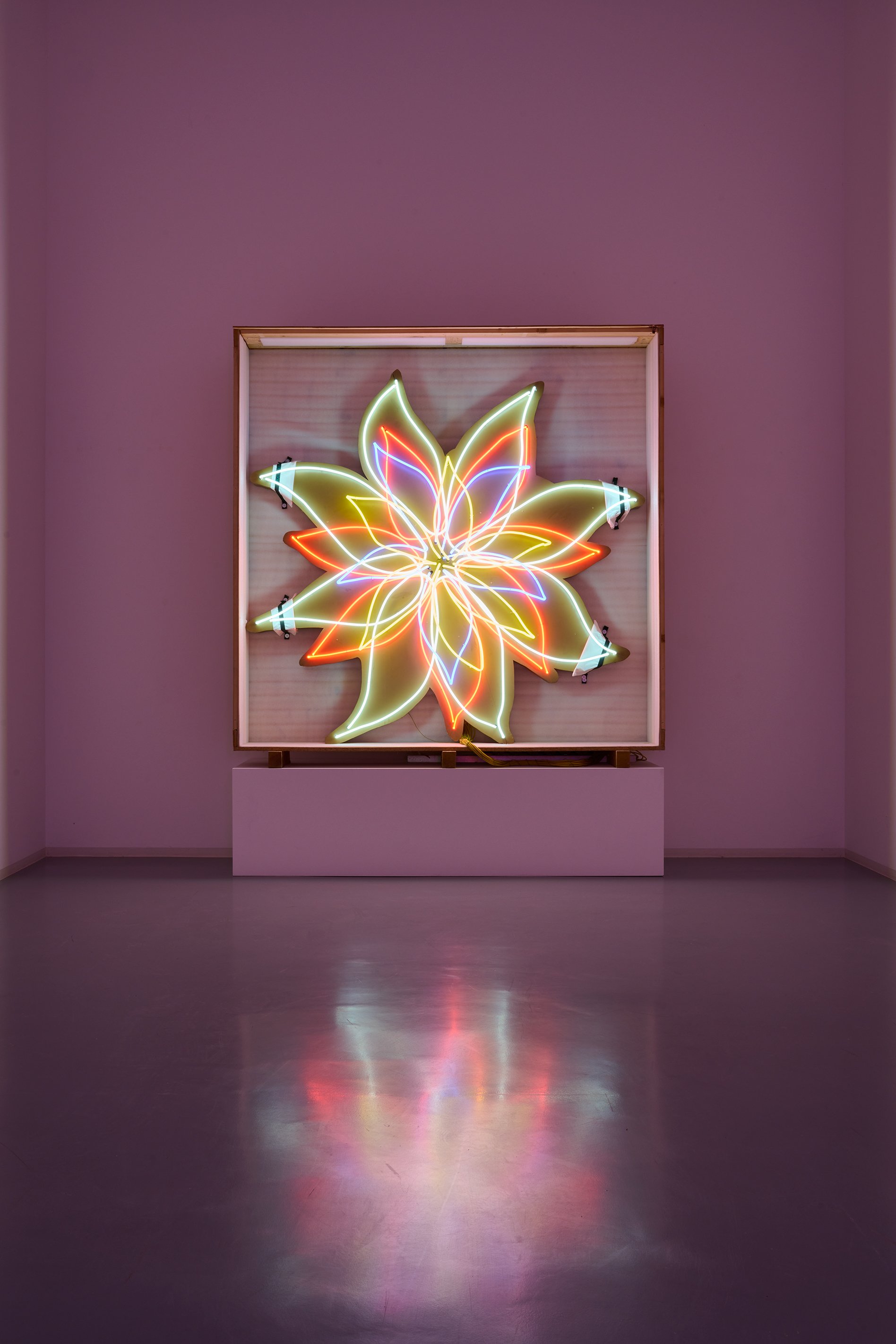 David Medalla, ‘Night Blooming Flower’, 1998, neon, 242 x 42 x 250 cm, Bonner Kunstverein, 2021. 
