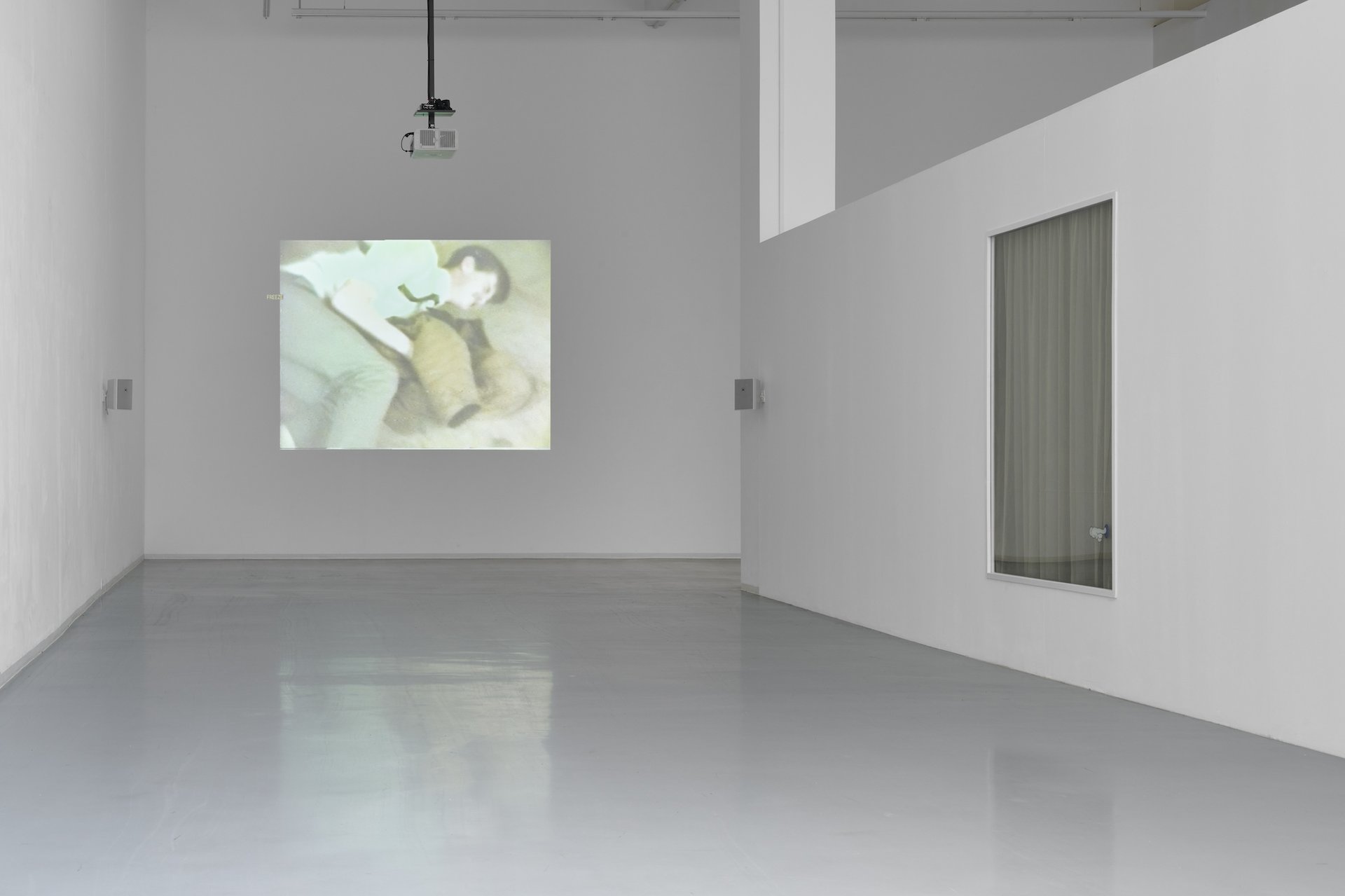 The Holding Environment, Chapter II, Bonner Kunstverein, 2021. Installation view with Ada Frände and Stephen Sutcliffe. Photo: Mareike Tocha. Courtesy the artists.