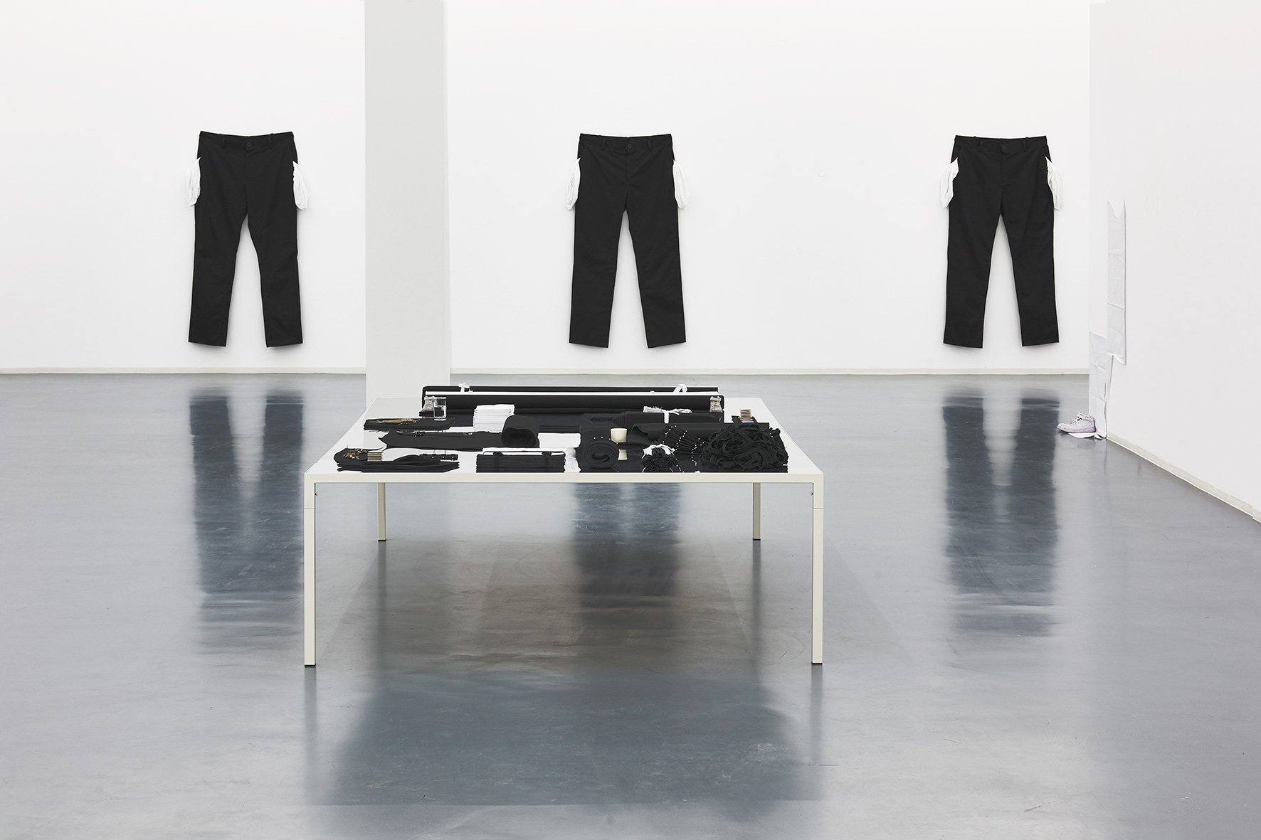 Amanda Ross-Ho, installation view, 2017, Bonner Kunstverein. Photo: Mareike Tocha