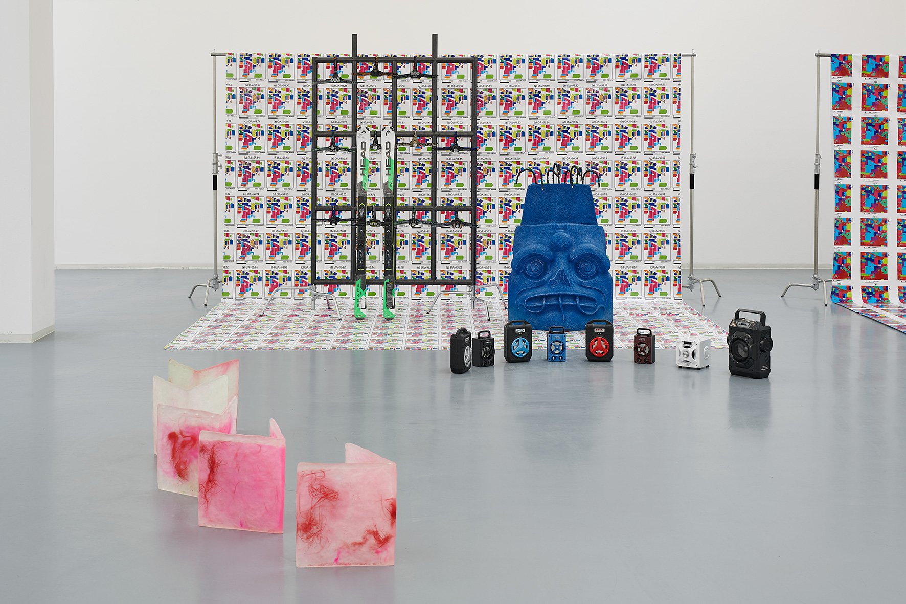 Guan Xiao, Products Farming, Installationsansicht, 2019, Bonner Kunstverein. Courtesy die Künstlerin, Antenna Space, Shanghai und Kraupa-Tuskany Zeidler, Berlin. Foto: Mareike Tocha.