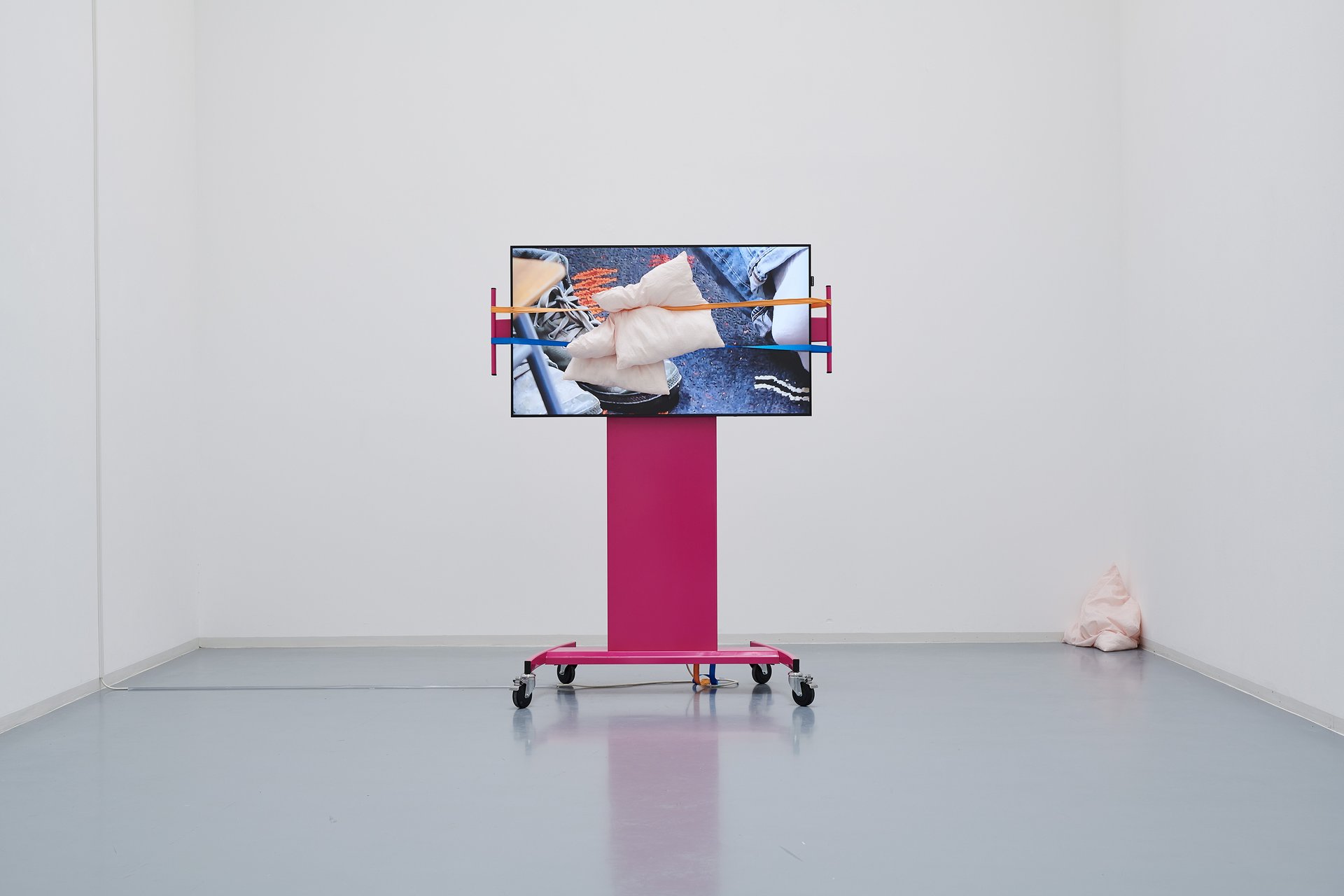 Maskulinitäten. Eine Kooperation von Bonner Kunstverein, Kölnischem Kunstverein und Kunstverein für die Rheinlande und Westfalen, Düsseldorf, Installationsansicht, 2019, Bonner Kunstverein. Foto: Mareike Tocha