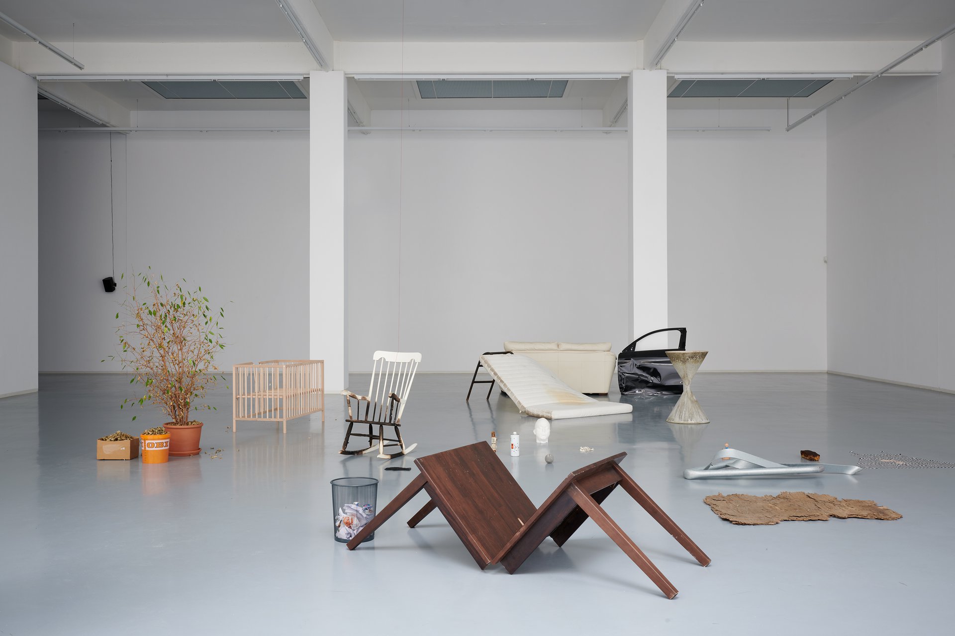 Anna-Sophie Berger: Duell, Installationsansicht, Bonner Kunstverein, 2020, Courtesy die Künstlerin, Galerie LAYR, Wien und JTT, New York. Foto: Mareike Tocha