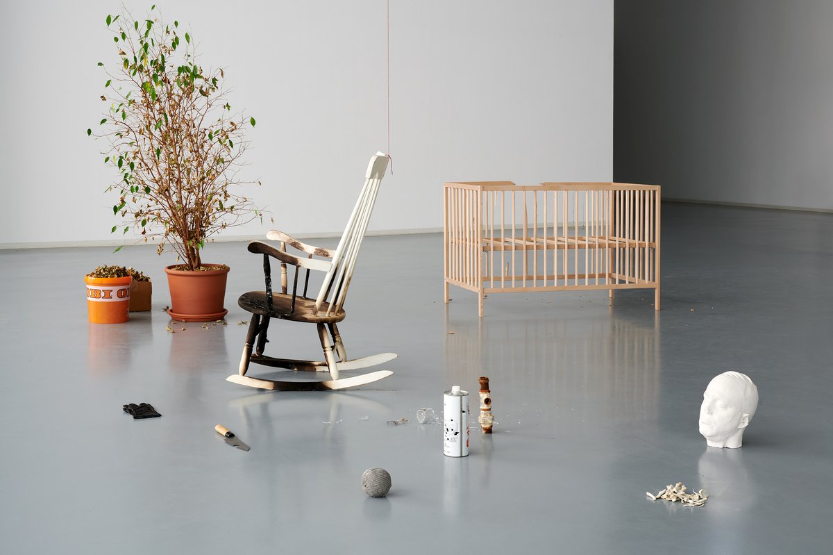 Anna-Sophie Berger: Duel, installation view, Bonner Kunstverein, 2020. Courtesy the artist, Galerie LAYR, Vienna and JTT, New York. Photo: Mareike Tocha