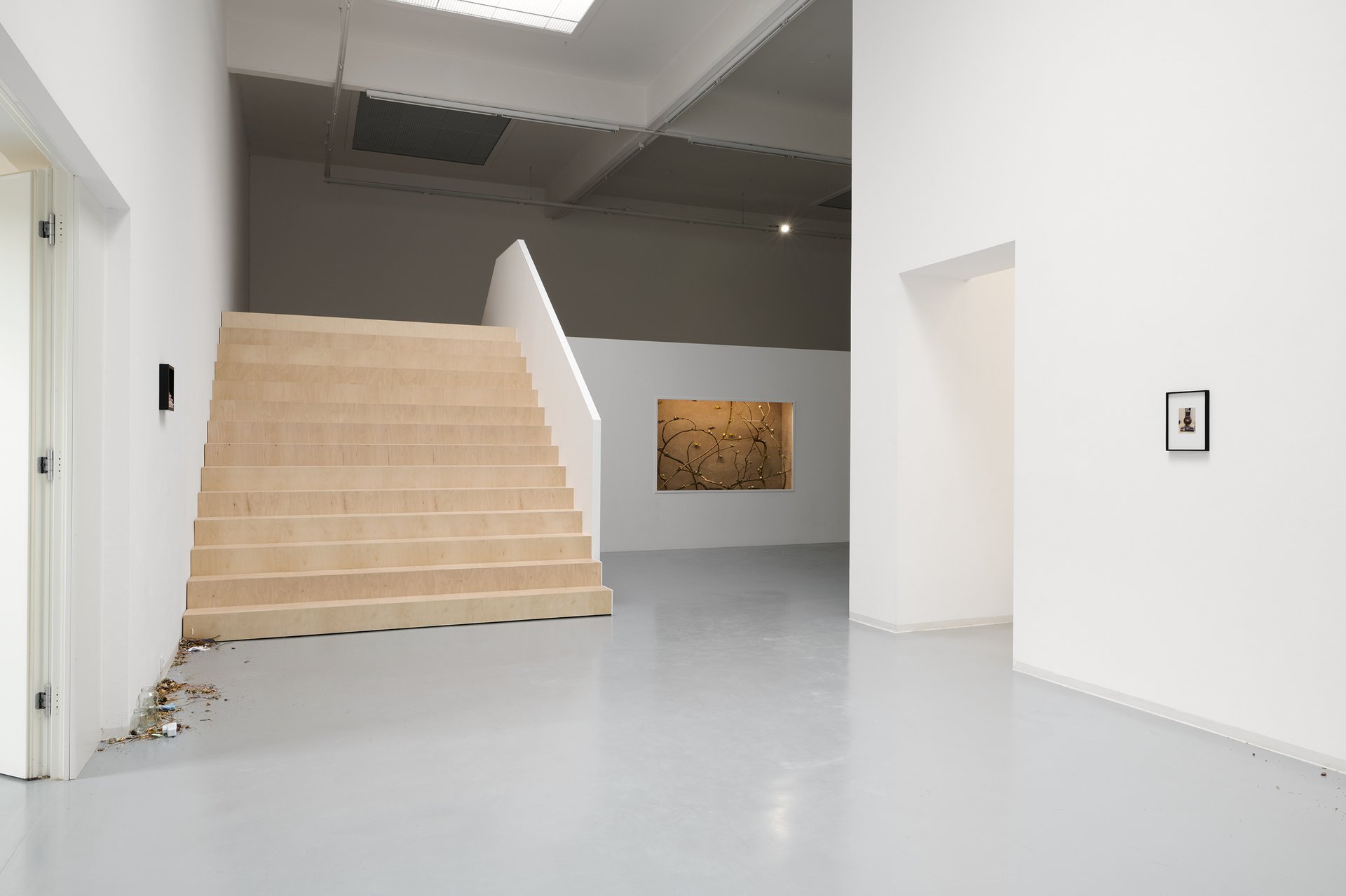 Marc Kokopeli, Die Pampertaarten, 2021. Ausstellungsansicht: The Holding Environment, Bonner Kunstverein, 2021. Foto: Mareike Tocha. Courtesy der Künstler.