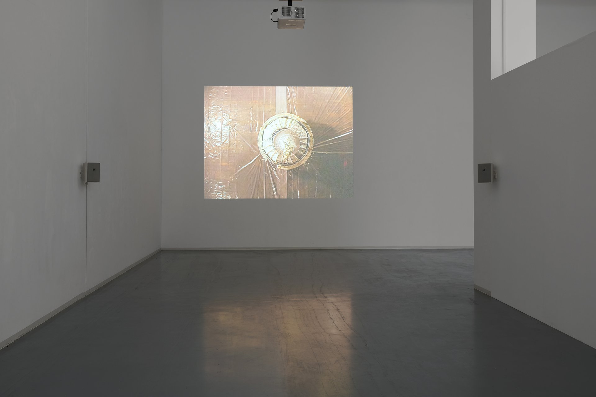 Pope.L, Small Cup, 2008. Installation view: The Holding Environment, Bonner Kunstverein, 2021. Photo: Mareike Tocha. Courtesy of the artist and Mitchell-Innes &amp; Nash, New York.