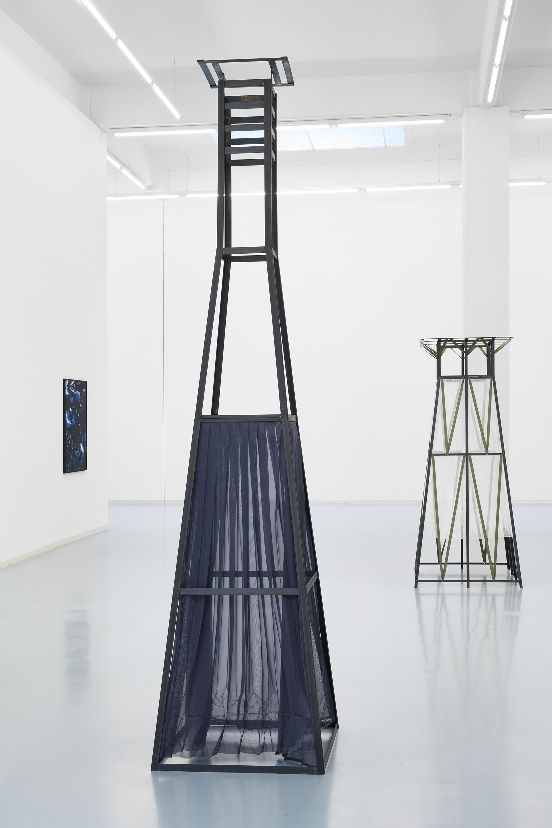 Lucie Stahl: Seven Sisters, installation view, Bonner Kunstverein, 2022.  Courtesy the artist, Cabinet Gallery, London, dépendance, Brussels, Fitzpatrick Gallery, Paris and Los Angeles, and Galerie Meyer Kainer, Vienna. Photo: Mareike Tocha.