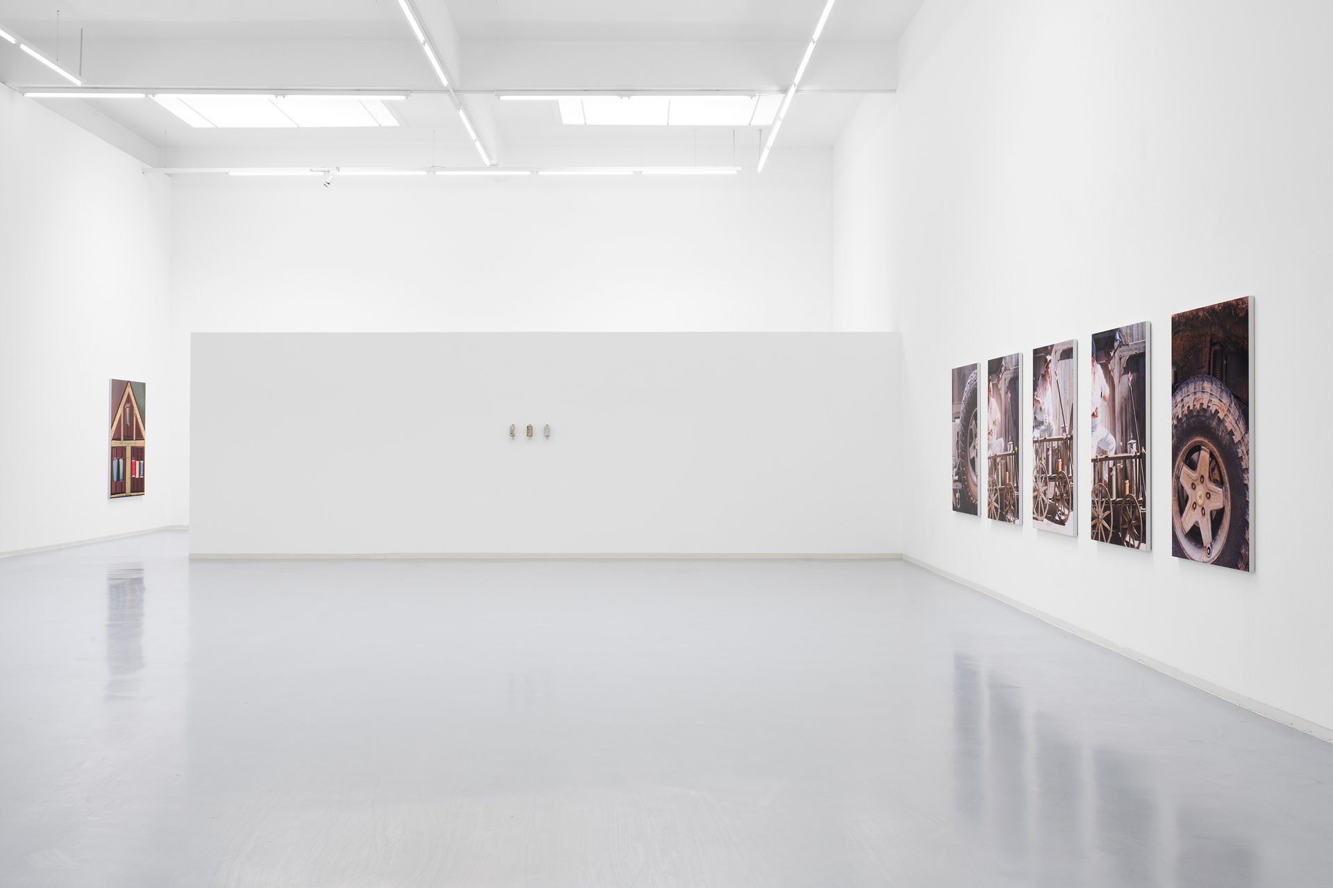 Lucie Stahl: Seven Sisters, installation view, Bonner Kunstverein, 2022. Courtesy the artist, Cabinet Gallery, London, dépendance, Brussels, Fitzpatrick Gallery, Paris and Los Angeles, and Galerie Meyer Kainer, Vienna. Photo: Mareike Tocha.