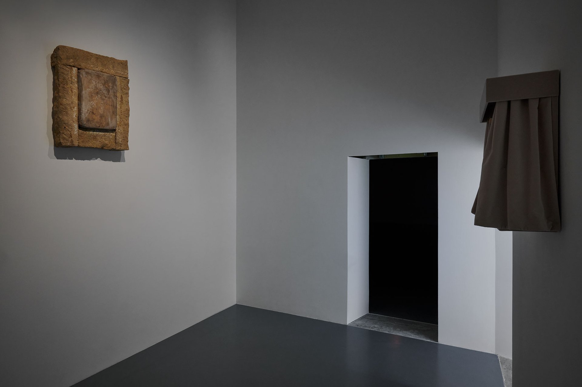 Michael Kleine, in der Blumenhalle, Installationsansicht, 2023, Bonner Kunstverein. Courtesy der Künstler. Foto: Mareike Tocha