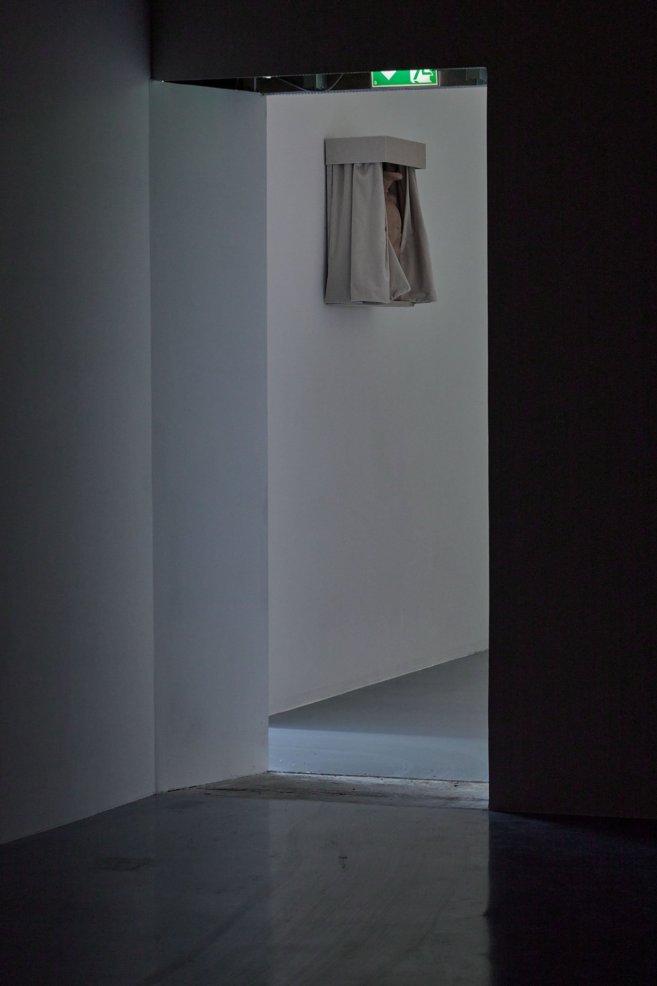 Michael Kleine, in der Blumenhalle, installation view, 2023, Bonner Kunstverein. Courtesy the artist. Photo: Mareike Tocha