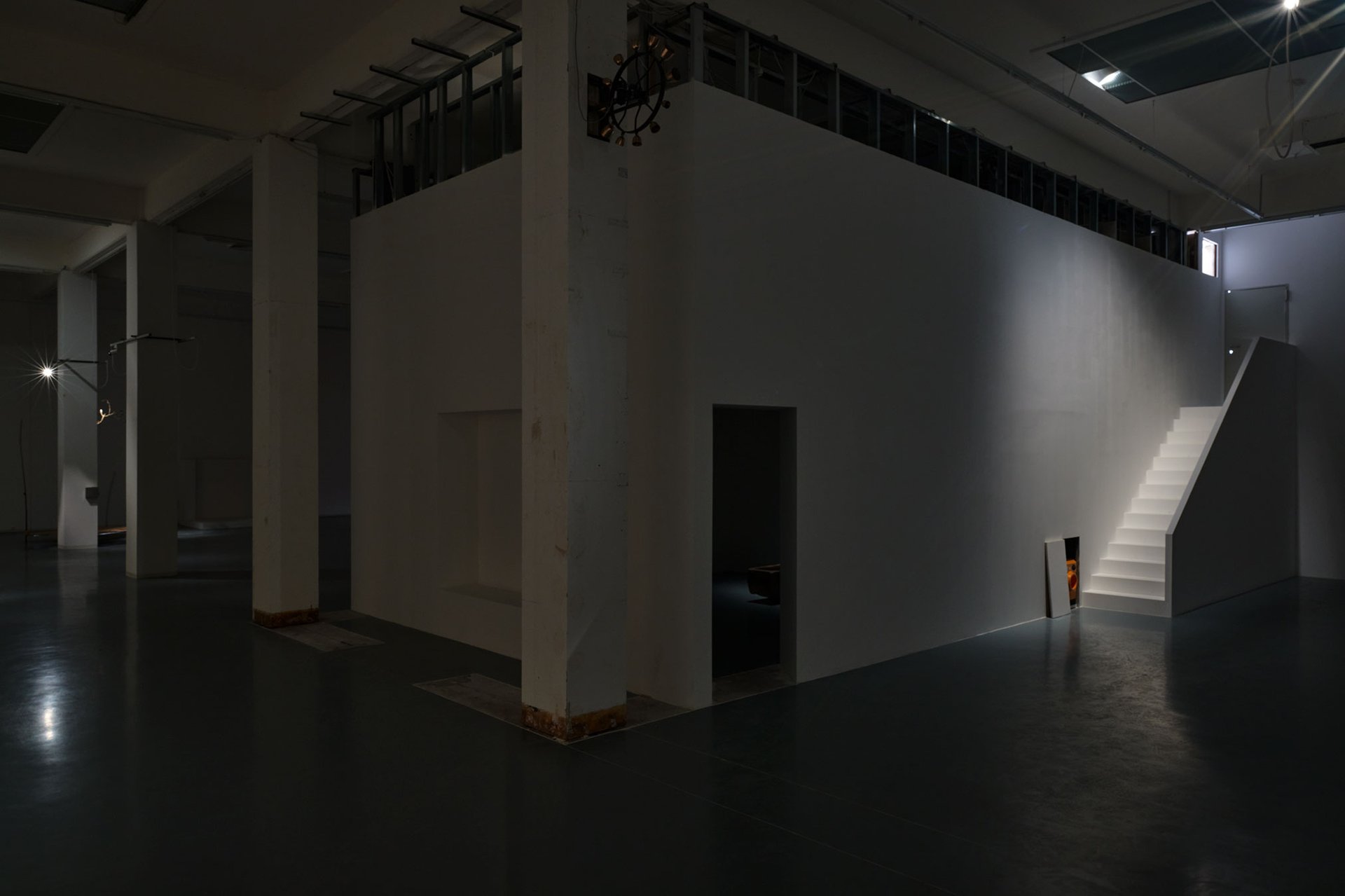 Michael Kleine, in der Blumenhalle, Installationsansicht, 2023, Bonner Kunstverein. Courtesy der Künstler. Foto: Mareike Tocha