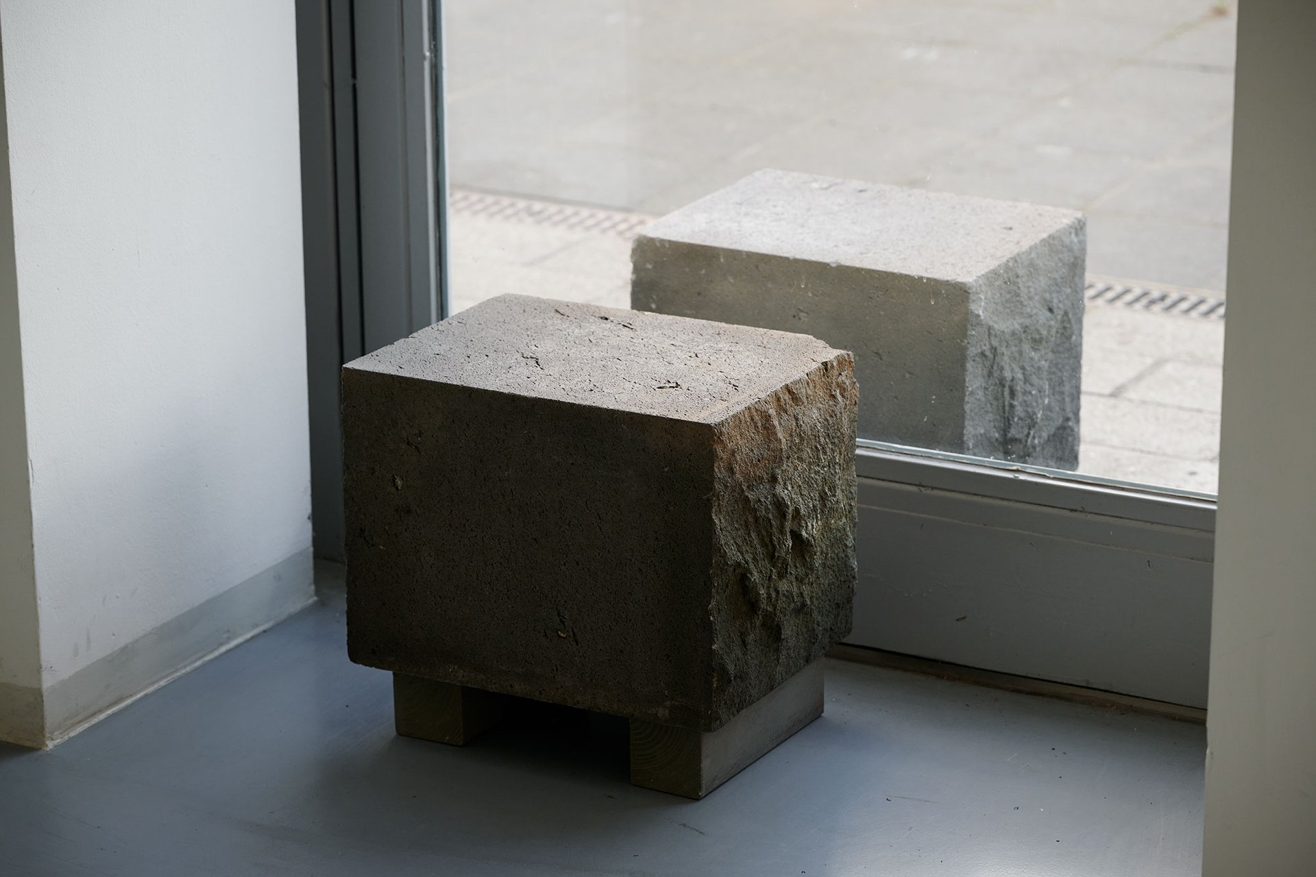 Michael Kleine, in der Blumenhalle, installation view, 2023, Bonner Kunstverein. Courtesy the artist. Photo: Mareike Tocha