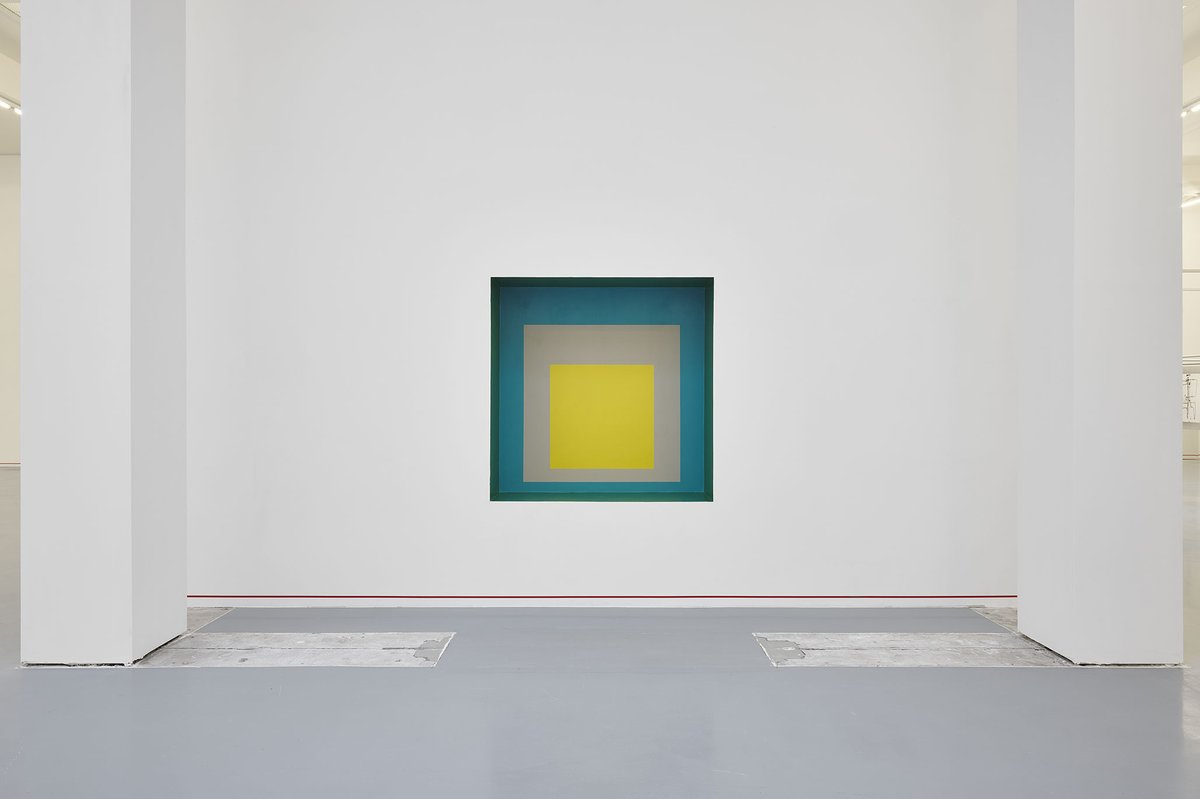 Gregg Bordowitz, Color Field Square Recess, 2021, acrylic paint, 150 x 150 x 50 cm. Photo: Mareike Tocha.