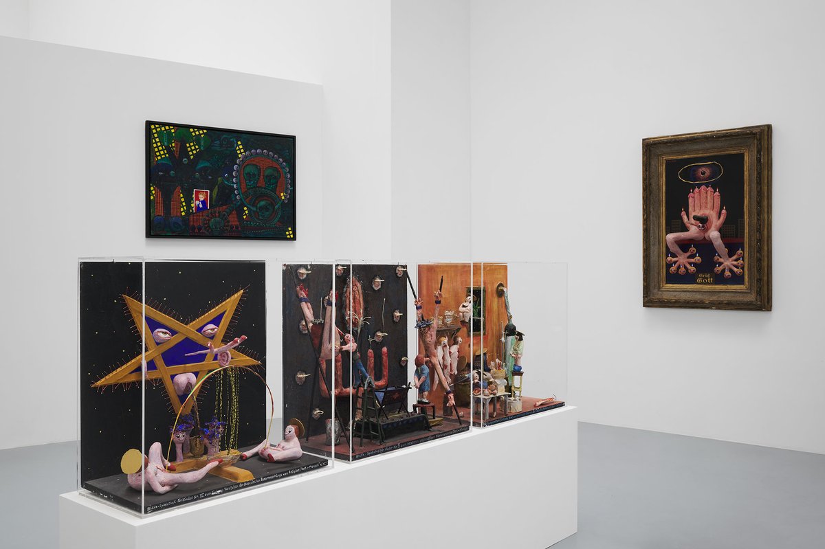 It is light, Bonner Kunstverein, 2024. Ausstellungsansicht mit Blalla W. Hallmann, Blalla-Spielothek für Kinder: zum tieferen Verstehen der kosmischen Zusammen- hänge von Religion: Gott-Mensch, Blalla-Spielothek für Kinder: zum tieferen besseren gegenseitigen Kennenlernen der Eltern – Kinder, Blalla-Spielothek für Kinder: zum spielerischen Erlernen der biblischen Themen: „Mütter-Söhnchen“, Ein Kerzl, ein Sträußl... Was will der Mensch noch mehr…?! und Filizid. Foto: Mareike Tocha.