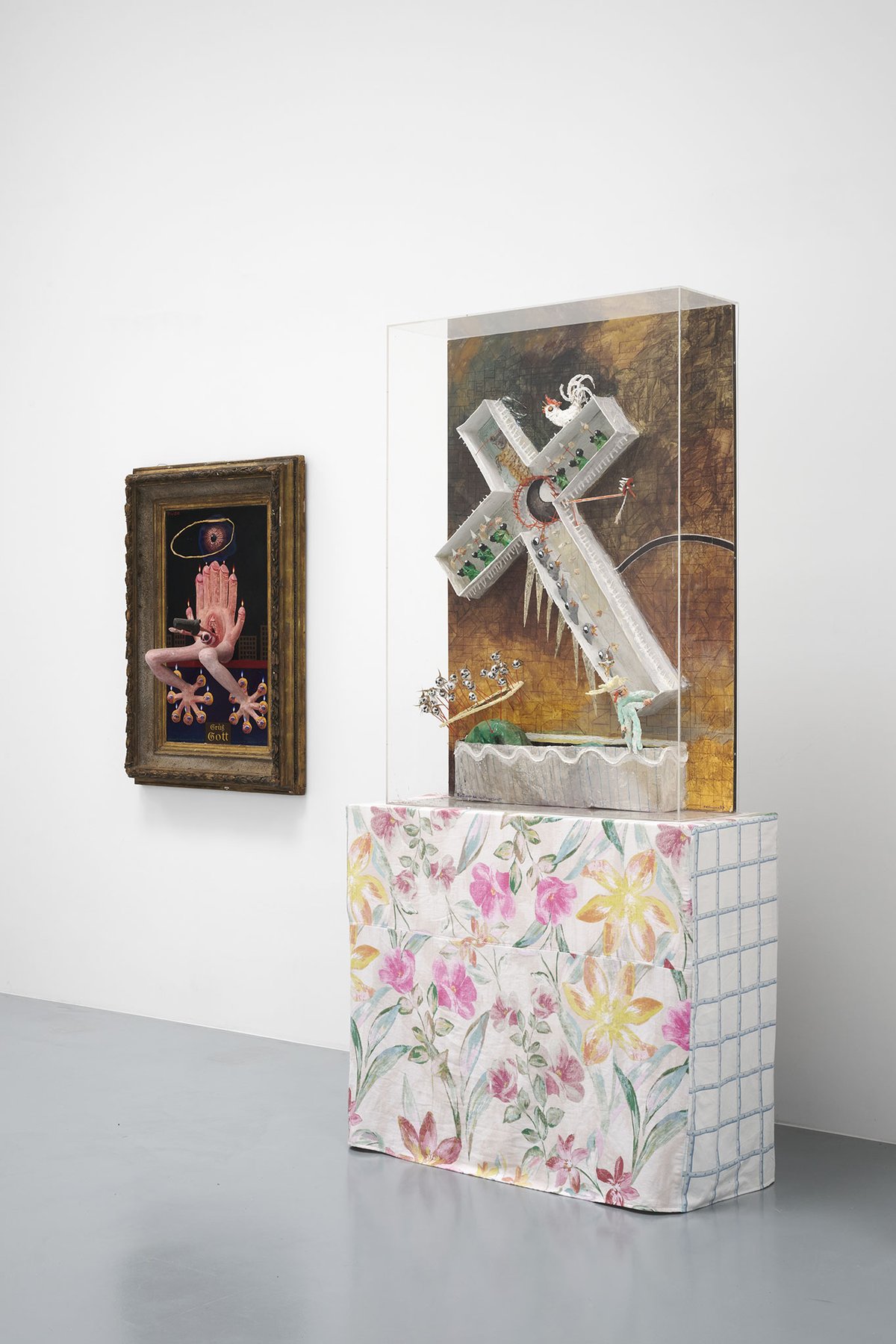 It is light, Bonner Kunstverein, 2024. Ausstellungsansicht mit Blalla W. Hallmann, Filizid und Die Stunde der Hohlkreuzsänger.. Foto: Mareike Tocha.