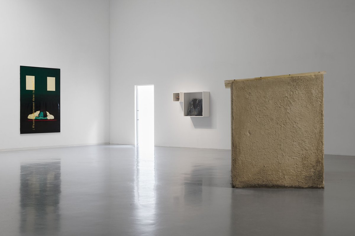 It is light, Bonner Kunstverein, 2024. Ausstellungsansicht mit Ada Frände, Haltestelle I, Udo Lefin, Cuantas ventanas tiene tu casa? (Wie viele Fenster hat dein Haus, Blalla W. Hallmann, Blalla Studios, Mustang Jeansjacke und Mützlein BLALLA is the ONE. Foto: Mareike Tocha.