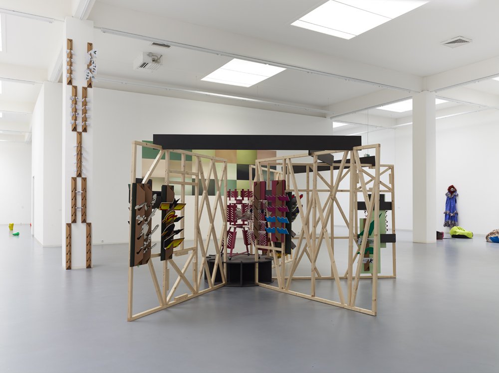 Ihre Geschichte(n), Installationsansicht, 2013, Bonner Kunstverein. Foto: Simon Vogel