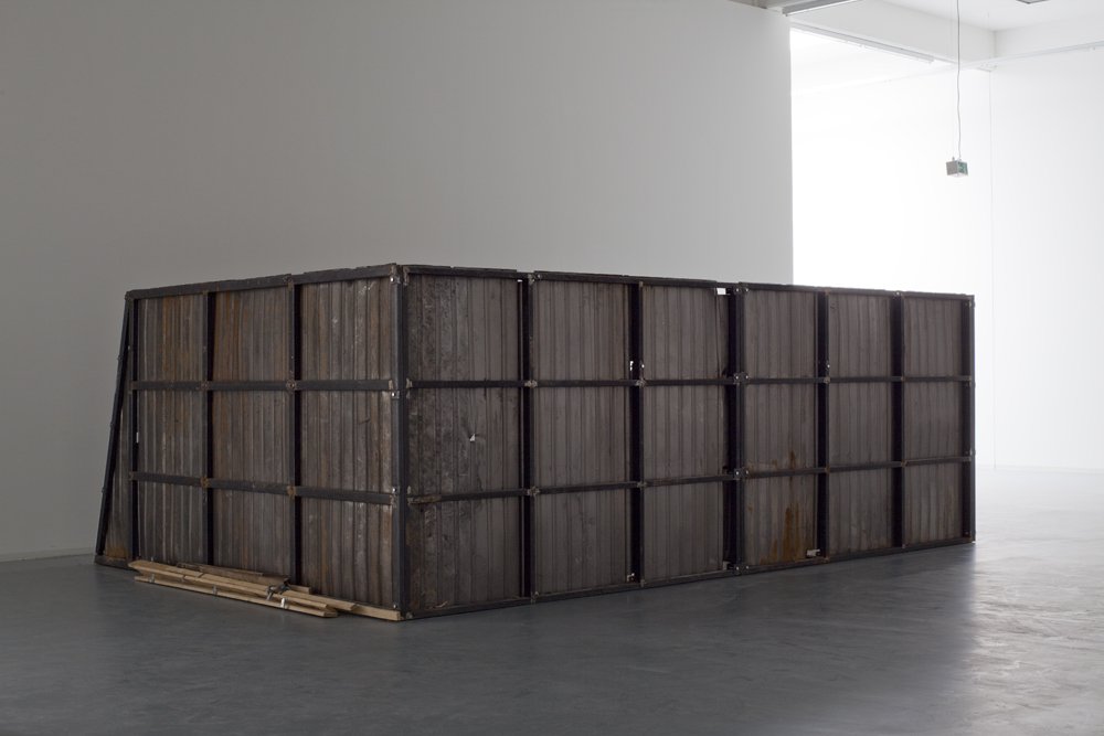 Ernste Tiere, Installationsansicht, Bonner Kunstverein, 2011. Foto: Simon Vogel