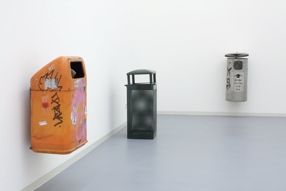 Klara Liden, Installationsansicht, Bonner Kunstverein, 2010. Photo: Simon Vogel