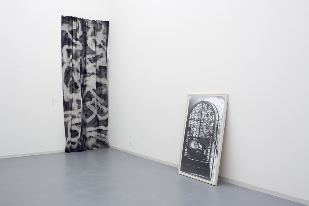 Shannon Bool, Installation view, Bonner Kunstverein, 2011. Photo: Simon Vogel