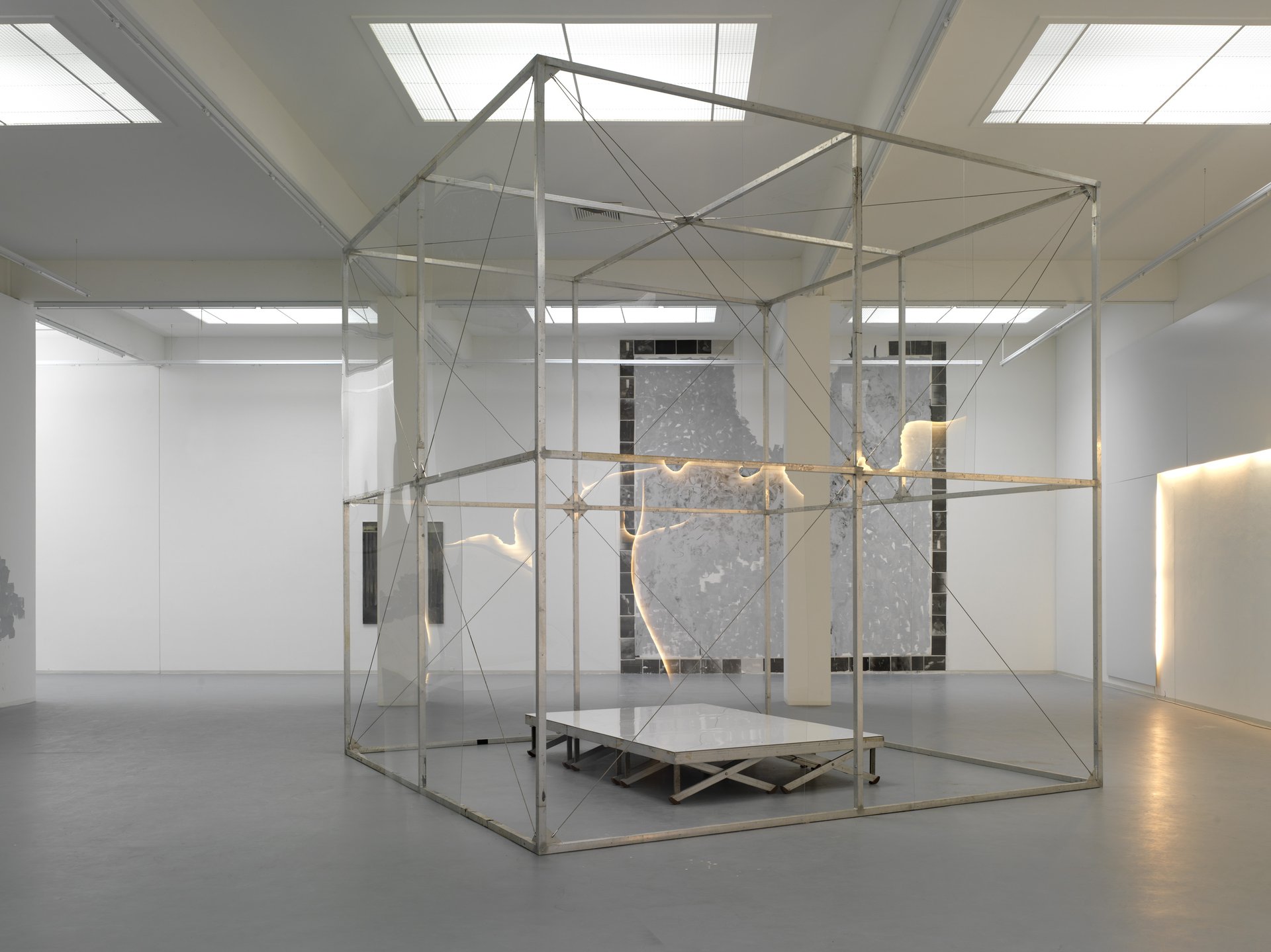 Matthieu Ronsse, Installation view, Bonner Kunstverein, 2010. Photo: Achim Kukulies