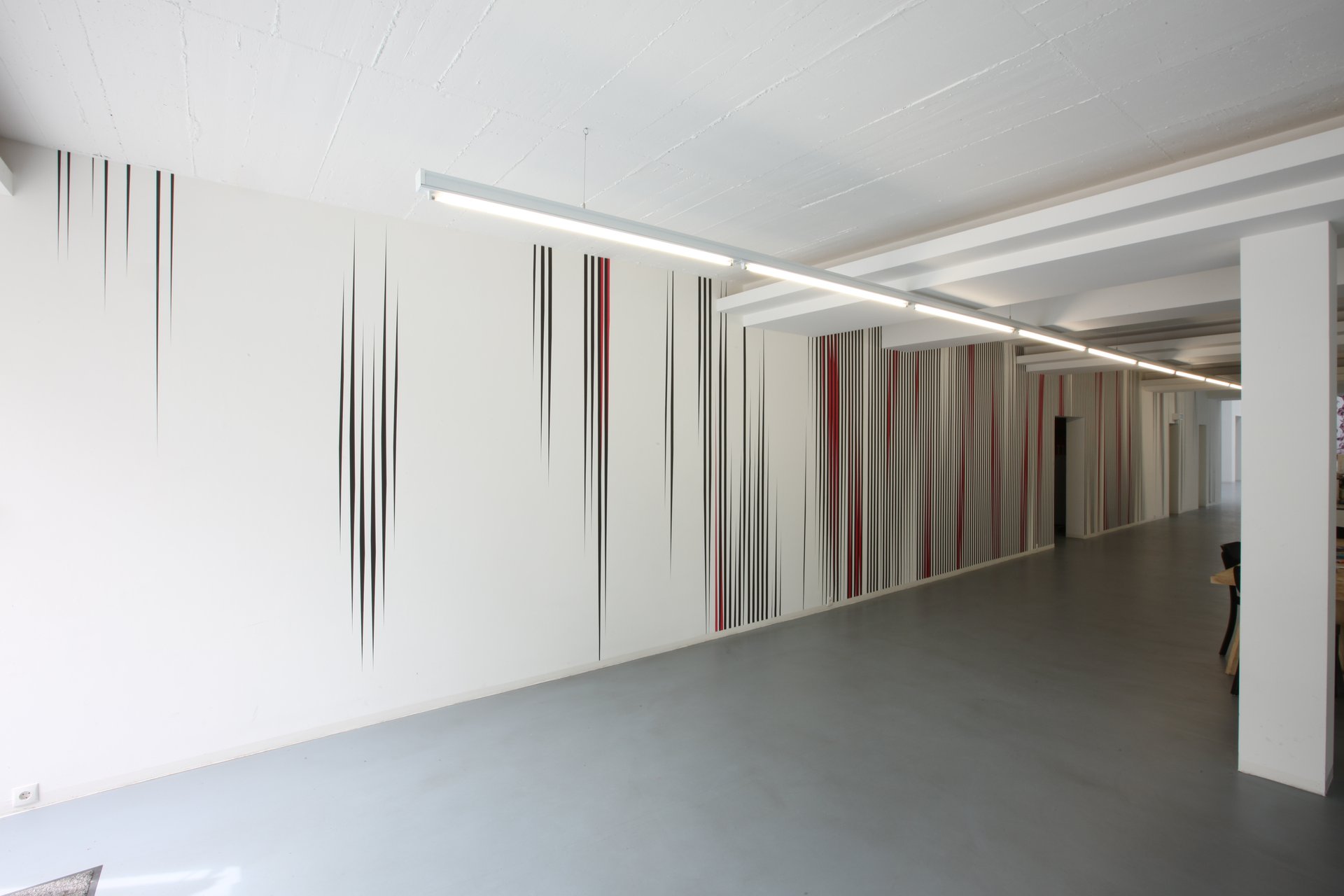 Philippe Decrauzat, Installationsansicht, Bonner Kunstverein, 2008. Photo: Alistair Overbruck