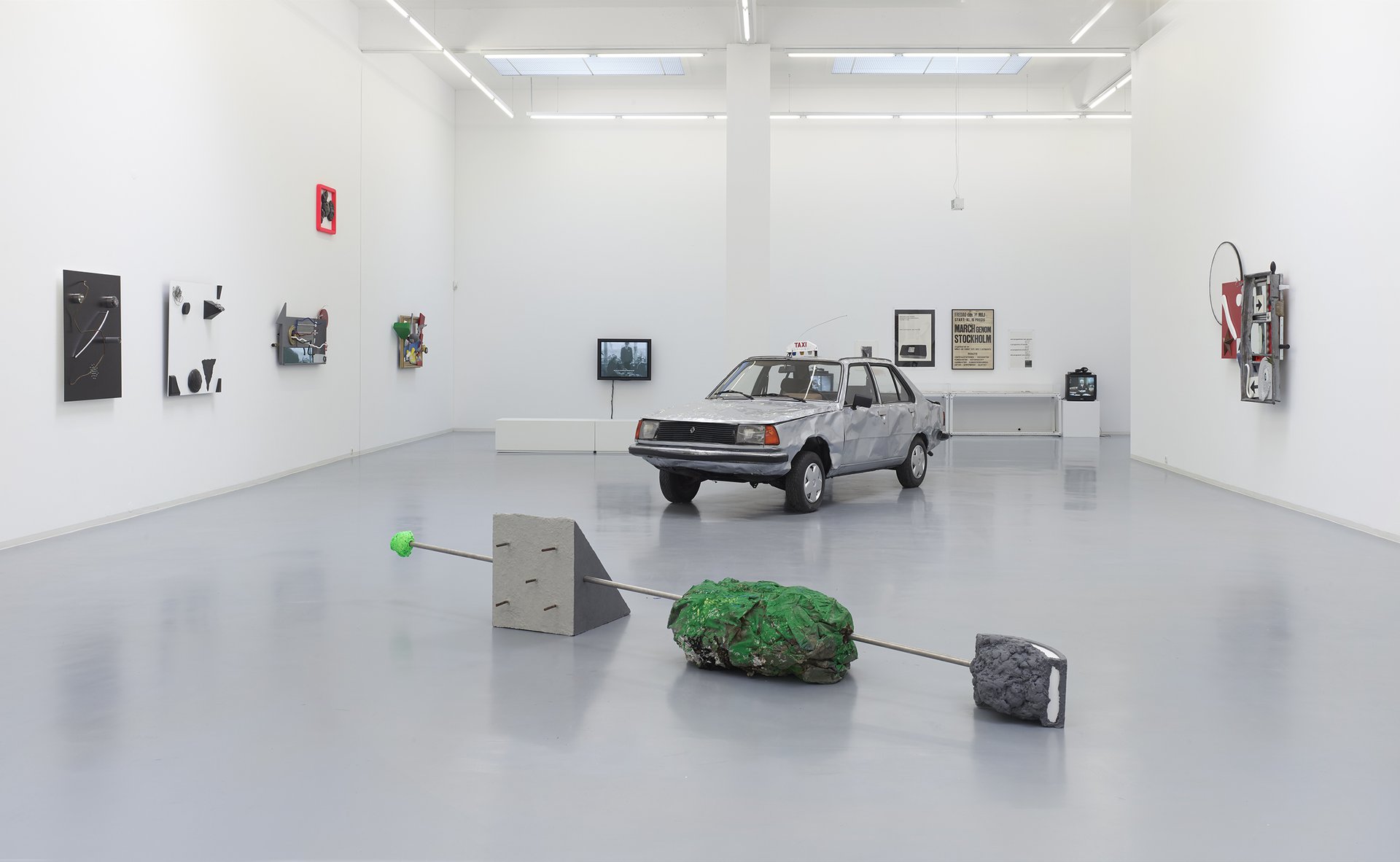 Wim T. Schippers, installation view, 2016, Bonner Kunstverein, Courtesy of the artist. Photo: Simon Vogel